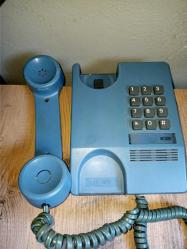 Mavinin farklı bı tonu, tuşlu ev telefonu, Netaş marka, dönem ürünü.