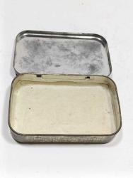 K86-----MEGGEZONES TENEKE İNGİLİZ İLAÇ KUTUSU