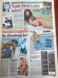 ŞEY HAFTALIK MAGAZİN GAZETESİ DOĞUM GÜNÜ HEDİYESİ  ( Turkish Newspaper ) - 27 HAZİRAN 1987 -TAM TAKIM 12 SAYFADIR -Sisi-Pembe Mutlu-Özlem Onursal-Erdinç Öz-Nilüfer-Emrah-Banu Alkan-Adnan Çağlar-Ümit Sancaklı-Doğan Duman-Orkan Barış-Saboş-Müjde Ar-Atilla Özdemiroğlu-Hülya Avşar-Colin Monier-Nisan Akman-Erdal Özyağcılar-Sadri Alışık-Kerem Alışık-Diler Saraç-Flora-Diler Saraç-Flora Hüseyin Gülay-Hüner Coşkuner-Erol Tezcan-Oya Aydoğan-Nihal Arda-Nejat Alp-Saadet Şen-Hülya-Tufan Şahin-Ahmet Tetik-Ahmet Bayram-Kamil Gök-Büyük rezalet-Bundan güzel reklam mı olur-Polisleri nasıl atlattıklarını konuşuyorlardı-Azraili gördüm-Namuslu fahişe-Kızımı Emrah’ın abisi mahvetti-Ne Afroditmiş be-Havuz gülü Kibos-Yaş günü mü yaş günü mü-Hayata döndüren öpücükler-Adnan Çağlar oh olsun Cim Bom Bom-Aşıkım divane-Takiver zilleri hanım-Sevdiğim-Beni bırakma-Büyük aşka ilk veto-Yiyor yiyor şişiyor