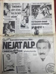 ŞEY HAFTALIK MAGAZİN GAZETESİ DOĞUM GÜNÜ HEDİYESİ  ( Turkish Newspaper ) - 27 HAZİRAN 1987 -TAM TAKIM 12 SAYFADIR -Sisi-Pembe Mutlu-Özlem Onursal-Erdinç Öz-Nilüfer-Emrah-Banu Alkan-Adnan Çağlar-Ümit Sancaklı-Doğan Duman-Orkan Barış-Saboş-Müjde Ar-Atilla Özdemiroğlu-Hülya Avşar-Colin Monier-Nisan Akman-Erdal Özyağcılar-Sadri Alışık-Kerem Alışık-Diler Saraç-Flora-Diler Saraç-Flora Hüseyin Gülay-Hüner Coşkuner-Erol Tezcan-Oya Aydoğan-Nihal Arda-Nejat Alp-Saadet Şen-Hülya-Tufan Şahin-Ahmet Tetik-Ahmet Bayram-Kamil Gök-Büyük rezalet-Bundan güzel reklam mı olur-Polisleri nasıl atlattıklarını konuşuyorlardı-Azraili gördüm-Namuslu fahişe-Kızımı Emrah’ın abisi mahvetti-Ne Afroditmiş be-Havuz gülü Kibos-Yaş günü mü yaş günü mü-Hayata döndüren öpücükler-Adnan Çağlar oh olsun Cim Bom Bom-Aşıkım divane-Takiver zilleri hanım-Sevdiğim-Beni bırakma-Büyük aşka ilk veto-Yiyor yiyor şişiyor