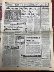ŞEY HAFTALIK MAGAZİN GAZETESİ DOĞUM GÜNÜ HEDİYESİ  ( Turkish Newspaper ) - 7 MART 1987 -TAM TAKIM 12 SAYFADIR -Müjde Ar-Mesut Yılmaz-Alife Jale-Ahu Tuğba-Banu Alkan-Müşerref Akay-Nazlı Sevim-Sevgi Öztürk-Tarık Akan-Şehnaz Dilan-Yunus Bülbül-Kemal Sunal-Şener Şen-Ahmet Özhan-Aydan Şener-Sibel Can-Aysel Mutlu-Ünal Narcin-Ferahnaz-Arzu Arıkan-Semra Özal-Süleyman Demirel-Nazmiye Demirel-Yıldırım Akbulut-Tekin Akmansoy-Cihat Güner-Ceylan-Leyla Önder-Bülent Kayabaş-Atilla Yelken-Alev Sayın-Meral Zeren-Nadia Shouli-Necla Nazır-Ferdi Tayfur-Derya Arbaş-Müjdat Gezen-Perihan Savaş-İlhan İrem-Eylül Mihri Peker-Derya Arbaş-Derya Arbaş-Melih Peker-Emrah-Müjde Ar’dan Mesut Yılmaz’a 56 milyonluk öfke-Aykırı kadın-Alife Jale’yi devlete satarım-Çıplaklar hamama-Banu Alkan’ı çıldırtan gelin-35 dolarla gitti milyoner döndü-Bu kızı deliler gibi seviyorum-Tarık Akan’ın gözyaşartan jesti-Ben hayat kadını değilim-Almanya’da en büyük benim-Canan hanımın kulakları çınlasın-Sibel Can’a nazar değdi-Bir nevi kuma