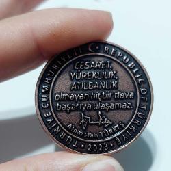 ALPARSLAN TÜRKEŞ HATIRA MADALYONU “2000 adet basımın 133’üncüsü.” KAPSÜLDE - ÇİL