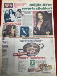 ŞEY HAFTALIK MAGAZİN GAZETESİ DOĞUM GÜNÜ HEDİYESİ  ( Turkish Newspaper ) - 25 OCAK 1986 -10 SAYFASI MEVCUTTUR -ŞEY HAFTALIK MAGAZİN GAZETESİ DOĞUM GÜNÜ HEDİYESİ  ( Turkish Newspaper ) - 25 OCAK 1986 - 10 SAYFASI MEVCUTTUR -Serpil Çakmaklı-Tarık Akan-Müjde Ar-Başar Sabuncu-Türkan Şoray-Cihan Ünal-Talat Bulut-Meral Sezgin-Gülistan Sayın-Meral Yılmaz-Müşfik Kenter-Hülya Avşar-Hakan Balamir-Faruk Tınaz-Osman Yağmurdereli-Güler Duman-Zekai Tunca-Sosyetedeki fahişe-Kim bu kadın-Serpil Çakmaklı bir kez daha fahişe oldu-1.5 aydır Tarık Akan’la beraberim-Müjde Ar’ın sürpriz silahları-Herkes kendi yoluna-Ne çabuk da büyüdü-İşte gerçek doğum günü-Mavi Mavi pembelesti-Son umut mecliste-Şekspir hala en genç yazar-Bu ekipte bir hırsız var-Adı üstünde vahşi aşk-Sevişmemek için Pakistan’a gidiyor-Devran Doğuş-Rüya Çağla-Nurtac Doğuş-Armagan Doğuş-Safa Şahin-Güneri Civaoğlu-Hasan Esen-Nermin Gözükızıl-Tülay Güngör-Murat Kıkan-Ayla Akçam-Nazmi Topçuoğlu-Cemal Bakar-Turan Güler-Necdet Uluçam-Hayri Uluçam