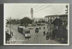 İZMİR KONAK SAAT MEYDANI / KONAK-REŞADİYE TRAMVAYI,SEYYAR SATICILAR,ATLI ARABA,YÜRÜYENLER,DENİZDE YELKENLİLER ESKİ DÖNEM FOTOKART..