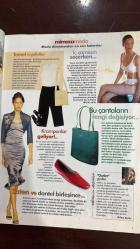 SABAH MİMOZA KADIN DERGİSİ - SAYI : 92 - 21/27 TEMMUZ 1999 -  BOZOK GÖREN - AJLAN - MAHSUN KIRMIZIGÜL - YILMAZ MORGÜL - GÜLAY KURİŞ - ÖZLEM AKALAN  BOZOK GÖREN KAPAK FOTOĞRAFI - AJLAN RÖPORTAJI - SÜNNET KAZALARI VE ESTETİK SORUNLAR - “BUNLAR SADECE TÜRKİYE’DE OLUR” DOSYASI - FEMİNİSTİ TAVLAMANIN 45 YOLU - MODA: İNDİRİM, OUTLET, KARGO PANTOLONLAR, ÇİVİLİ AYAKKABILAR - GÜZELLİK: BOTULİN-A - MAHSUN KIRMIZIGÜL VE YILMAZ MORGÜL’ÜN GENÇLİK FOTOĞRAFLARI - OMOMATİK TABLET İLE ORLANDO GEZİSİ - YAZ PARTİLERİ: LEVI’S THE PARK, PARTY UNLIMITED - MÜZİK: JAMIROQUAI’DEN YENİ ALBÜM- FEMİNİSTİ TAVLAMANIN 45 YOLU - GÜNLÜK DAVRANIŞLARDA EŞİTLİK VE DUYARLILIK - KADINLARIN TEPKİLERİNİ ÖNGÖRMEK - DUYGU ASENA REFERANSLARI - GİYİM, KONUŞMA, EV DÜZENİ, MUTFAK VE CİNSELLİKTE İNCELİKLER - FEMİNİST KADINLARLA İLİŞKİDE YAPILMAMASI GEREKENLER - YAZ MODASI: İNDİRİMLER, GÖMLEKLER, HIRKALAR, YIRTMAÇLI ETEKLER - 32 SAYFA