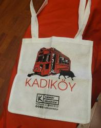 LOT.14 » KOLEKSİYONLUK KADIKÖY BELEDİYESİ BEZ ÇANTA. ÇİFT TARAFLI. KULLANILMADI.