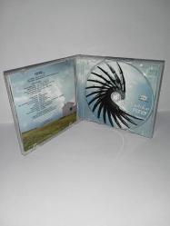 İMZALI Cd Yüksek Sadakat Fener single albüm. Orijinal 2013 baskı. Grup üyeleri tarafından imzalı tertemiz. Disk 10 üzerinden 9.5 sorunsuz çalışıyor koleksiyonluk