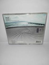 İMZALI Cd Yüksek Sadakat Fener single albüm. Orijinal 2013 baskı. Grup üyeleri tarafından imzalı tertemiz. Disk 10 üzerinden 9.5 sorunsuz çalışıyor koleksiyonluk