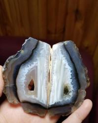 Beyaz Mavi Manzaralı Su Hattı Akik Jeotu: Okyanus Bantlı Taş, Duygusal Dengelenme Taşı - Ağırlık: 171g - Benzersiz Koleksiyonluk Nadir Parça Kütle