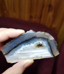 Beyaz Mavi Manzaralı Su Hattı Akik Jeotu: Okyanus Bantlı Taş, Duygusal Dengelenme Taşı - Ağırlık: 171g - Benzersiz Koleksiyonluk Nadir Parça Kütle