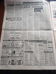 Yeni Sabah Gazetesi - Turkish Newspaper - 19 Ekim 1960 - 6 7 Eylül davası bugün - Dün Yassıadada sakıtlarla yarım saat görüşen avukatlar 6-7 Eylül dosyasını tetkik edemedi - Mükerrem Sarol'un annesi oğlu için suçluysa cezasını çeksin dedi - Sabiha Bozcalı'nın fırçasından 6 7 Eylül sanıkları Yüksek Adalet divanı önünde - Af kanunundan kimlerin istifade edeceği belli oldu - Anayasa projesi dün Milli Birlik Komitesine teslim edildi fotoğraf - Kral Hüseyin bugün Ankara'da - Adnan Menderes'in eski arkadaşı olan Mukaddes Vaner ifade verdi - köpek davası - Adnan Menderes'i yuhalayan Mehmet Ali Akben'i döven polis Ali kesiciler yargılandı - Cafer ile Hürmüz karikatür çizen Altan Erbulak - Hayk Hammer çizen Oğuz Aral - İstanbul sinema tiyatro programı - İstanbul Ankara Radyosu - kırık kalpler filmi başrollerde Muzaffer Tema ve Evrim Fer Aksaray Bulvar sinemasında - cephede piknik temsilinden bir sahne Fotoğraf - Genç Sanatçı Ayşe Savaşır fotoğraf - gol kralı Metin Oktay dün cezasını yarıladı