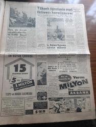 Yeni Sabah Gazetesi - Turkish Newspaper - 17 Ekim 1960 - 6-7 Eylül sanıkları kararnameleri aldılar - dolmabahçe'de milli birlik komitesi irtibat bürosunu önünde yassıada yolcuları için yer dün bomboştu fotoğraf - milli birlik komitesi üyesi Ahmet Yıldız gazetecilerle görüştü fotoğraf - anayasa projesi bugün veriliyor - 6-7 Eylül'ün hikayesi - Adnan Menderes'in avukatı başsavcının beyanatı usulsüz dedi - Yüksek Adalet divanı Savarona ile geziye çıktı - Pertevniyal Lisesi'nin ananevi aşure günü fotoğraf - grev hakkı seçimlerden önce tanınmış olacak - Cafer ile Hürmüz karikatür çizen Altan Erbulak - Hayk Hammer çizen Oğuz Aral - barış için devamlı mücadele eden alim Betrand Russell - burç falınız - Fenerbahçe 1 Altay 0 - Beşiktaş 1 Gençlerbirliği 1 fotoğraf - Futbol Federasyonu toplanıyor - Milli Lig puan cetveli - Karagümrük antrenörü Bülent Eken İzmir'de - Karşıyaka 2 İstanbulspor 1 - subaylar sivil vazifeleri ay sonunda terk edecek - Duruşmaları 37 yabancı muhabir takip ediyor -