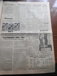 Yeni Sabah Gazetesi - Turkish Newspaper - 17 Ekim 1960 - 6-7 Eylül sanıkları kararnameleri aldılar - dolmabahçe'de milli birlik komitesi irtibat bürosunu önünde yassıada yolcuları için yer dün bomboştu fotoğraf - milli birlik komitesi üyesi Ahmet Yıldız gazetecilerle görüştü fotoğraf - anayasa projesi bugün veriliyor - 6-7 Eylül'ün hikayesi - Adnan Menderes'in avukatı başsavcının beyanatı usulsüz dedi - Yüksek Adalet divanı Savarona ile geziye çıktı - Pertevniyal Lisesi'nin ananevi aşure günü fotoğraf - grev hakkı seçimlerden önce tanınmış olacak - Cafer ile Hürmüz karikatür çizen Altan Erbulak - Hayk Hammer çizen Oğuz Aral - barış için devamlı mücadele eden alim Betrand Russell - burç falınız - Fenerbahçe 1 Altay 0 - Beşiktaş 1 Gençlerbirliği 1 fotoğraf - Futbol Federasyonu toplanıyor - Milli Lig puan cetveli - Karagümrük antrenörü Bülent Eken İzmir'de - Karşıyaka 2 İstanbulspor 1 - subaylar sivil vazifeleri ay sonunda terk edecek - Duruşmaları 37 yabancı muhabir takip ediyor -