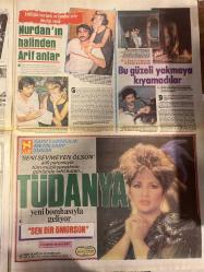 ŞEY HAFTALIK MAGAZİN GAZETESİ DOĞUM GÜNÜ HEDİYESİ  ( Turkish Newspaper ) - 19 EYLÜL 1987 -TAM TAKIM 12 SAYFADIR -Şehnaz Dilan-Melin Fırat-İpek Erden-Leyla Önder-Leyla Şomer-Sevim Egesoy-Fulden Uras-Banu Alkan-Erkan Özerman-Nükhet Duru-Güngör Bayrak-Fahrettin Aslan-Nilüfer-Kadir İnanır-Arif Susam-Nurdan Ünal-Gökhan Güney-Tüdanya-Kadir Sezer-Meral Özbek-Meral Özbek Seracettin Erman-Meral Savaş-Garo Mafyan-Ajda Pekkan-Cem Karaca-Turgut Uyar-Jale Yasan-Vahyi Bab-Ersan Tekin-Sevgi Aksoy-Devran Çağlar-Kamil Sönmez-Yüksel Uzel-Sevim Emre-Orhan Gencebay-Sevim Tuna-Samime Sanay-Ünal Narçin-Fatma Girik-Filiz Akın-Gülsen Bubikoğlu-Müjde Ar-Müjdat Gezen-İşte seks kurbanları-Şöhretleri çıplaklık-İsimlerini sorun göğüslerini görün-Bu hastalık onu uçuruma sürükledi-Paris’te bir assolist yaratılacak-Bekaretini kaybedince Aslan’a yem oldu-Kadir İnanır’ı veliaht krizi tuttu-Nurdan’ın halinden Arif anlar-Bu güzeli yakmaya kıyamadılar-Tüdanya yeni bombasıyla geliyor Sen bir ömürsün-Sahneyi yatağa taşıdı-F