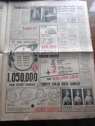 Yeni Sabah Gazetesi - Turkish Newspaper - 9 Ekim 1960 - Fuat Köprülü Fahrettin Kerim Gökay 6-7 Eylül'ü tertipten sanık - 6-7 Eylül ile ilgili kararname Yüksek Adalet divanına verildi - Divan savcıları ve Alparslan Türkeş İstanbul'a geldi - Başsavcı köpekten sonra bebek davası görülecek dedi - İstanbul ve Ankara'da 17 kişi daha Tevkif edildi - Sıtkı Ulay bir izahat aldı fotoğraf - Amerika'da iki rakip Nixon ve Kennedy karşı karşıya fotoğraf - Cemal Gürsel İzmir'de yeni bir partiye ihtiyaç var dedi - Salacak Davası karara kaldı - Lütfi Kırdarla ilgili yeni ihbarlar - İstanbul Sinema Tiyatro programı - Sakıtların İçyüzü Yazan Nimet Arzık Yazı Dizisi - Cafer ile Hürmüz karikatür çizen Altan Erbulak - Hayk Hammer çizen Oğuz Aral - işçiler adına sendika idare heyeti 36 saatlik açlık grevine başladı - çılgın dünya piyesi  Kani Kıpçak Sibel Göksel Ve Feridun Karakaya fotoğraf - Şirin Devrim Abdurrahman Palay ve Mehmet Karaca Shakespeare'in hırçın kızı'nda Fotoğrafı - Beşiktaş Galip geldi
