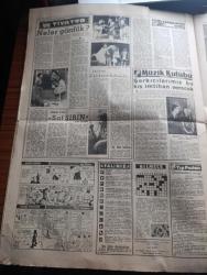 Yeni Sabah Gazetesi - Turkish Newspaper - 9 Ekim 1960 - Fuat Köprülü Fahrettin Kerim Gökay 6-7 Eylül'ü tertipten sanık - 6-7 Eylül ile ilgili kararname Yüksek Adalet divanına verildi - Divan savcıları ve Alparslan Türkeş İstanbul'a geldi - Başsavcı köpekten sonra bebek davası görülecek dedi - İstanbul ve Ankara'da 17 kişi daha Tevkif edildi - Sıtkı Ulay bir izahat aldı fotoğraf - Amerika'da iki rakip Nixon ve Kennedy karşı karşıya fotoğraf - Cemal Gürsel İzmir'de yeni bir partiye ihtiyaç var dedi - Salacak Davası karara kaldı - Lütfi Kırdarla ilgili yeni ihbarlar - İstanbul Sinema Tiyatro programı - Sakıtların İçyüzü Yazan Nimet Arzık Yazı Dizisi - Cafer ile Hürmüz karikatür çizen Altan Erbulak - Hayk Hammer çizen Oğuz Aral - işçiler adına sendika idare heyeti 36 saatlik açlık grevine başladı - çılgın dünya piyesi  Kani Kıpçak Sibel Göksel Ve Feridun Karakaya fotoğraf - Şirin Devrim Abdurrahman Palay ve Mehmet Karaca Shakespeare'in hırçın kızı'nda Fotoğrafı - Beşiktaş Galip geldi