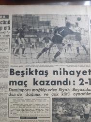 Yeni Sabah Gazetesi - Turkish Newspaper - 9 Ekim 1960 - Fuat Köprülü Fahrettin Kerim Gökay 6-7 Eylül'ü tertipten sanık - 6-7 Eylül ile ilgili kararname Yüksek Adalet divanına verildi - Divan savcıları ve Alparslan Türkeş İstanbul'a geldi - Başsavcı köpekten sonra bebek davası görülecek dedi - İstanbul ve Ankara'da 17 kişi daha Tevkif edildi - Sıtkı Ulay bir izahat aldı fotoğraf - Amerika'da iki rakip Nixon ve Kennedy karşı karşıya fotoğraf - Cemal Gürsel İzmir'de yeni bir partiye ihtiyaç var dedi - Salacak Davası karara kaldı - Lütfi Kırdarla ilgili yeni ihbarlar - İstanbul Sinema Tiyatro programı - Sakıtların İçyüzü Yazan Nimet Arzık Yazı Dizisi - Cafer ile Hürmüz karikatür çizen Altan Erbulak - Hayk Hammer çizen Oğuz Aral - işçiler adına sendika idare heyeti 36 saatlik açlık grevine başladı - çılgın dünya piyesi  Kani Kıpçak Sibel Göksel Ve Feridun Karakaya fotoğraf - Şirin Devrim Abdurrahman Palay ve Mehmet Karaca Shakespeare'in hırçın kızı'nda Fotoğrafı - Beşiktaş Galip geldi