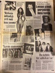 ŞEY HAFTALIK MAGAZİN GAZETESİ DOĞUM GÜNÜ HEDİYESİ  ( Turkish Newspaper ) - 3 OCAK 1987 -TAM TAKIM 12 SAYFADIR -Yüksel Uzel-Serpil Çakmaklı-Hülya Koçyiğit-Gülşah-Gülşen Bibin-Sibel Turnagöl-Şehnaz Dilan-Ayşe Mine-Sermin Can-Nisa Serezli-Tolga Akarer-Tarkan Tüzmen-Belkıs Akkale-Gülsen Duru-Reyke Eraksoy-Zeynep Turgut-Efruz-Merve Dindar-Nilüfer Eray-Yorgo Vapuris-Ferdi Tayfur-Ahmet Selçuk İlkan-Bayram Şenpınar-Hüseyin Altın-Tarık Tarcan-Ahu Tuğba-Hülya Avşar-Coşkun Sabah-Leman Ayhan-Berhan Şimşek-Ayten Gökçer-Catherine Deneuve-Kadir İnanır-Sümeyra Demirtaş-Leman Kondakçı-Arzu Tük-Ahu Tuğba-Deniz Ablaoğlu-Ayşegül Aldinç-Mahmut Hekimoğlu-Nilüfer Salman-Niyazi Demirtaş-Yüksel Uzel’e dikiz-Bu kadın ısırılmaz mı-Aşk belası-Ana kızın şıklık yarışı-Sibel Sibel’i işlemedi-TRT çıplakların ilacı oldu-Sermin Can üçbuçuk yılın acısını çıkarıyor-Kocanızı tazeleyin-Assolistler türkücü oldu-Reklam güzeli evleniyor-Teodorakis’le yeniden doğdu-Anadolu tekneleri oldu-Yılbaşı müzik şöleni-Şıpsevdi Tarık-Sif