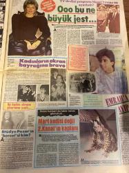 ŞEY HAFTALIK MAGAZİN GAZETESİ DOĞUM GÜNÜ HEDİYESİ  ( Turkish Newspaper ) - 21 MART 1987 -TAM TAKIM 12 SAYFADIR -Kadir İnanır-Tarık Akan-Mireille Mathieu-Seyyal Taner-Deniz Erkanat-Harika Avcı-Yonca Yücel-Nazan Şoray-Sadet Bostan-Erol Atar-Muazzez Abacı-Mesut Yılmaz-Ajda Pekkan-Emrah-Perran Kutman-Şevkat Alparslan-Serpil Çakmaklı-Ahu Tuğba-Tarık Alpözlü-Ünal Nargın-Ferahnaz-Azra Balım-Ferhunde Karaca-Bedia Akartürk-Arif Susam-Ferdi Tayfur-Reyhan Can-Sakıp Sabancı-Recep Aytekin-Ersan Tuyan-Müjde Ar-Emel Erdal-Gülistan Guzey-Bundan Yıldız Pırlanta Üretim-Ayşe Cesoy-Yadigar Ergezer-Kadir İnanır-Tarık Akan-Nebahat Atar-Müjde Ar-Hülya Avşar-Melike Zobu-Ayşe Kucuroğlu-Zeki Müren-Kar Çılgınları-Eurovision Yolcusuna Kar Dopingi-Süper Babaanne Karı Eritemedi-Kar Üstünde İşler Karışık-5 Derecede İş Buldu-“Metres” Sosyete Güzelini Yendi-Bir Türkçe Kelime Öğrenmeyi İstemezdi-Bizim Sanatçılar Gibi Parayı Çok Seviyor Aynı Zamanda Süper Cimri-Aşırı Milliyetçi ve Dindar-Ooo Bu Ne Büyük Jest-Kadınların
