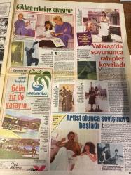 ŞEY HAFTALIK MAGAZİN GAZETESİ DOĞUM GÜNÜ HEDİYESİ  ( Turkish Newspaper ) - 11 TEMMUZ 1987 -TAM TAKIM 12 SAYFADIR -Sibel Can-Ahu Tuğba-Hülya Işıl-Engin Berberoğlu-Serpil Çakmaklı-Martina Navratilova-Zerin Özer-Gökben-Zafir Seba-Halil Ergün-Ayşe Mine-Ümit Besen-Ferdi Tayfur-Ayşe Tunalı-Kurtuluş-Zeki Müren-Ahu Tuğba-Cüneyt Arkın-Betül Işıl-Melike Zobu-Burhan Demircan-Hüseyin Can-Erkut Can-Tarık Akan-Mine Mutlu-Kenan Kalav-Arif Susam-Funda Arar-Funda Arıturk-Müserref Akay-Hüner Coşkuner-Safiye Ünal-Zuhal Olcay-Tuluğ Çiğgen-SHP’li Başkan Sibel Can Kurtardı Çiplaklara Tokat-Politik Dansöz-Raks’ı Şahane Ahu’nun Kurbanı Oldu-Engin Berberoğlu’nun İstisizleri Sevdiğinin Resmidir-Sanatım Memelerimin Ucunda Değil-Genç Kızlar İçin Fahişe Oluyorum-Top Değmez Raketler-Akkadın Derginizin Yeni Sayısı Çıktı-Gökben Erkekçe Savaşıyor-Vatikan’da Soyununca Rahipler Kovaladı-Artist Olunca Sevişmeye Başladı-Arabesk Sultan-Ahu Cüneyt’in Başına Bela Olacak-Betül Işıl Çıldırabilir-Babasının Kızı-Çanta Holding Ku