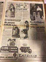 ŞEY HAFTALIK MAGAZİN GAZETESİ DOĞUM GÜNÜ HEDİYESİ  ( Turkish Newspaper ) - 11 NİSAN 1987 -TAM TAKIM 12 SAYFADIR -Sibel Turnagöl-Seyyal Taner-Neşe Aksoy-Erol Tezeren-Melike Bahar Öztan-Nevzat Ayaz-Yaprak Sunal-Kemal Sunal-Süheyla Sunal-Hale Soygazi-Banu Pırılhasan-Deniz Türkali-Ferdi Özbeğen-Necmi Türk-Azra Balım-Ferhunde Karaca-Orhan Mandıra-Kamil Sönmez-Küçük Hasan-Küçük Tülay-Murat Yıldız-Müjde Ar-Atıf Yılmaz-Türkan Şoray-Sezen Aksu-Müslüm Yılmaz-Ferdi Tayfur-Nalan-Sevda Sayın-Burçin Orhon-Mine Koşan-Yüksel Uzel-Seda Sayın-Burçin Orhon-Mehri Fırat-Nursat Doğançişik-Canan Başkaya-Nazan Berk-Kadir İnanır-Halil Ergün-Dilek Şeniz-İğrenç İlişki-Bu Aşk Bir Kurban Verdi-Felaket Kadın-Bir Kalkavan’dan Bir Kalkavan’a-Melike’ye Aşık Oldum-Sahneye Yeşilçam’da Hazırlandı-Sinema Günleri’ne Yakışan Açılış-Bu Adama İnsan Diyen Ölsün-Düşman Kardeşler-Gönül Kervanı-Geçmişler Günler-İstanbul Geceleri-Sen Kızları Sıktım Canım-Murat Yıldız Bebek Gibi-Özal’dan Yardım Dalan’dan Jest Bekliyor-Beklenmeyen D