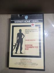 KÜÇÜK TRAMPETÇİ KIZ