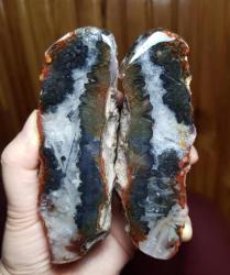 Kuvars Çekirdekli Cilalı Çubuk Akik: Koyu Mavi, Siyah ve Bal Rengi Değerli Taş - Ağırlık: 505g - Benzersiz Koleksiyonluk Nadir Parça Kütle