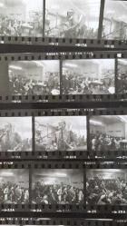 DEMOKRATİK PARTİ ESKİ GENEL BAŞKANI AHMET FERRUH BOZBEYLİ'NİN ORİJİNAL AJANS-BASIN FOTOĞRAFI - 24 x 18 cm EBADINDA - FERRUH BOZBEYLİ, PARTİ KONGRESİNDE KONUŞMA YAPARKEN ÇEKİLMİŞ 18 FARKLI KÜÇÜK KARE TEK FOTOĞRAFTA. HER BİR KARE 3,5 x 2,5 cm EBADINDA MİNİ BOYDADIR. 12 MAYIS 1977. KADİR CAN