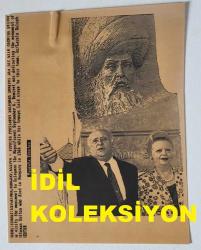 TÜRKİYE CUMHURİYETİ 9. CUMHURBAŞKANI SÜLEYMAN DEMİREL'İN AJANS-BASIN FOTOĞRAFI (KAĞIT BASKI) - 16 x 12 cm EBADINDA - SÜLEYMAN DEMİREL ve EŞİ NAZMİYE DEMİREL, MACARİSTAN SEYAHATİNDE AYNI KAREDELER. 1994