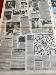 ŞEY HAFTALIK MAGAZİN GAZETESİ DOĞUM GÜNÜ HEDİYESİ  ( Turkish Newspaper ) - 28 EKİM 1989 -TAM TAKIM 10 SAYFADIR -Nil Ünal-Dansöz Mehtap-Bahar Öztan-Meral Oğuz-Hülya Avşar-Tamer Taylan-Sezer Güvenirgil-Hülya Sözer-Leyla Adalı-Müjde Ar-Müjde Arın-Müjde Arın ve Leyla Adalı-Arif-Sibel Can-Coşkun Sabah-Hüseyin Turkoğlu-Ruhi Su-Zülfü Livaneli-Şirin Devrim-Yaşar Kemal-Filiz Otyam-Adnan Turani-Mustafa Ayaz-Çiğdem Selışık-Nurhan Atasoy-Ayşe Egemen-Ayşe Egesoy-Sevtap Deniz-Coşkun Sabah-Hayalet Adam-Mehtap Ar-Semra Dündar-Çiğdem Mehn-Harika Avcı-Lenny-Bel kıs Akkale-Hülya Avşar-Hüner Coşkuner-Nükhet Duru-Ajda Pekkan-Müjde Ar-Osman Şanlıer-Ahu Tuğba-Filiz Taçbaş-Serpil Örümcer-Meral Zerem-Aydın Başak Gürsoy-Osman Güngör-Ada Amon-Sevgi Ece-Hülya Sözer-Müjde Arın-Haftanın Bulmacası-Şükrü Karaca karikatürü-Milliyetten çizer-İnleten güzeller-Gündüz işte gece aşkta-Bir garip ilişki-Bahar’ın başına portakal vurdu-Aşkının bedelini ödüyor-Bursalı çapkın işbaşında-Sezen’i kandırdılar-Şifalı sular yaramış-Bu