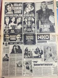 ŞEY HAFTALIK MAGAZİN GAZETESİ DOĞUM GÜNÜ HEDİYESİ  ( Turkish Newspaper ) - 14 MAYIS 1984 -TAM TAKIM 12 SAYFADIR -Seda Sayan-Türkan Şoray-Deniz Akbulut-Mine Soley-Emel Sayın-Beyhan Baysal-Ümit Tokcan-Prenses Banu-Serpil Nur-Mine Zeren-Vahdet Vural-Filiz Fersan-Mehtap Deniz-Behiye Erkasoy-Neriman Bayındır-Samime Sanay-Huysuz Virjin-Semra Türel-Kıvanç Sunar-Sibel Egemen-Nükhet Duru-Semra Dinçer-Kadir İnanır-Hülya Avşar-Müjdat Gezen-Müge Anlı-Mahmut Tuncer-Oya Peri-Bergen-Ahmet Ali Erbil-Muhittin Erbil-Hayri Caner-Faik Zambak-Müslüm Gürses-Muazzez Abacı-Parla Şenol-Hayko-Parla Şenol-Fatma Belgen-Orhan Gencebay-Mahşup Arif-Mahşup Arif’in eşi-Orhan Gencebay’ın eski eşi Azize Gencebay-Bülent Kınay-Cumali Balcı-Gıcık-Leyleğin getirdiği bebek-Umut bu arabada-Diplomasi rafa kalktı-Müslüm Gürses yuhalandı-Muazzez de bir yuva yıkıyor-Her gece patlatıyor-Pavyona düştü-Kadro dışı kaldı ava çıktı-İnşallah şansını iyi kullanır-Sokak ortasında kadın sattılar-Soyunarak reform yaptı-Türkan Şoray 5 ay son