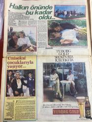 ŞEY HAFTALIK MAGAZİN GAZETESİ DOĞUM GÜNÜ HEDİYESİ  ( Turkish Newspaper ) - 14 MAYIS 1984 -TAM TAKIM 12 SAYFADIR -Seda Sayan-Türkan Şoray-Deniz Akbulut-Mine Soley-Emel Sayın-Beyhan Baysal-Ümit Tokcan-Prenses Banu-Serpil Nur-Mine Zeren-Vahdet Vural-Filiz Fersan-Mehtap Deniz-Behiye Erkasoy-Neriman Bayındır-Samime Sanay-Huysuz Virjin-Semra Türel-Kıvanç Sunar-Sibel Egemen-Nükhet Duru-Semra Dinçer-Kadir İnanır-Hülya Avşar-Müjdat Gezen-Müge Anlı-Mahmut Tuncer-Oya Peri-Bergen-Ahmet Ali Erbil-Muhittin Erbil-Hayri Caner-Faik Zambak-Müslüm Gürses-Muazzez Abacı-Parla Şenol-Hayko-Parla Şenol-Fatma Belgen-Orhan Gencebay-Mahşup Arif-Mahşup Arif’in eşi-Orhan Gencebay’ın eski eşi Azize Gencebay-Bülent Kınay-Cumali Balcı-Gıcık-Leyleğin getirdiği bebek-Umut bu arabada-Diplomasi rafa kalktı-Müslüm Gürses yuhalandı-Muazzez de bir yuva yıkıyor-Her gece patlatıyor-Pavyona düştü-Kadro dışı kaldı ava çıktı-İnşallah şansını iyi kullanır-Sokak ortasında kadın sattılar-Soyunarak reform yaptı-Türkan Şoray 5 ay son