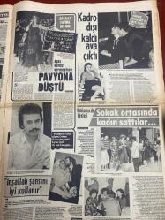 ŞEY HAFTALIK MAGAZİN GAZETESİ DOĞUM GÜNÜ HEDİYESİ  ( Turkish Newspaper ) - 14 MAYIS 1984 -TAM TAKIM 12 SAYFADIR -Seda Sayan-Türkan Şoray-Deniz Akbulut-Mine Soley-Emel Sayın-Beyhan Baysal-Ümit Tokcan-Prenses Banu-Serpil Nur-Mine Zeren-Vahdet Vural-Filiz Fersan-Mehtap Deniz-Behiye Erkasoy-Neriman Bayındır-Samime Sanay-Huysuz Virjin-Semra Türel-Kıvanç Sunar-Sibel Egemen-Nükhet Duru-Semra Dinçer-Kadir İnanır-Hülya Avşar-Müjdat Gezen-Müge Anlı-Mahmut Tuncer-Oya Peri-Bergen-Ahmet Ali Erbil-Muhittin Erbil-Hayri Caner-Faik Zambak-Müslüm Gürses-Muazzez Abacı-Parla Şenol-Hayko-Parla Şenol-Fatma Belgen-Orhan Gencebay-Mahşup Arif-Mahşup Arif’in eşi-Orhan Gencebay’ın eski eşi Azize Gencebay-Bülent Kınay-Cumali Balcı-Gıcık-Leyleğin getirdiği bebek-Umut bu arabada-Diplomasi rafa kalktı-Müslüm Gürses yuhalandı-Muazzez de bir yuva yıkıyor-Her gece patlatıyor-Pavyona düştü-Kadro dışı kaldı ava çıktı-İnşallah şansını iyi kullanır-Sokak ortasında kadın sattılar-Soyunarak reform yaptı-Türkan Şoray 5 ay son