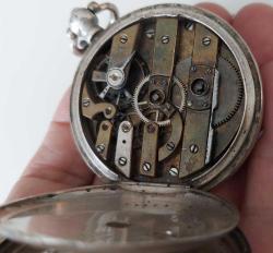 RUSYA OSMANLI DÖNEMİ EKCELLENTE MARKA ORİJİNAL ANTİK ANAHTAR KURMALI ZİNCİRLİ MUHTEŞEM BAKIMLI KAPAKLI GÜMÜŞ KASALI CEP SAATİ 1O1S1M1 ÇOK NADİR