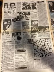 ŞEY HAFTALIK MAGAZİN GAZETESİ DOĞUM GÜNÜ HEDİYESİ  ( Turkish Newspaper ) - 23 ARALIK 1989 -TAM TAKIM 10 SAYFADIR -Serpil Çakmaklı-Berhan Şimşek-Aydan Şener-Sibel Turnagöl-Suna Yıldızoğlu-Gönül Yazar-Yaşar Alptekin-Sevim Şengönül-Muammer-Sezen Aksu-Perihan Savaş-Gökben-Nevra-Kenan Uluer-Haldun Dormen-Alper Ünal-Öztürk Serengil-Semra Özal-Perran Kutman-Neslihan-Mayoz-Mahçup Mağaldi-Abdullah Şahin-İlhan Daner-Emrah-Bekir Aksoy-Çiğdem-Hüseyin Can-Erkut Can-Nükhet Duru-Emel Sayın-Sibel Can-Demirel-Titreten sahneler-Aşk yatağında ihanet-Çıplakların gözdesinden nişan armağanı BMW otomobili-Önceki filmlerinde kendinden geçmişti-Kraliçelerin gizli buluşması-Suna’nın işi zor-Bu aşkın bittiğinin resmidir-Bakan yeğeninin vazgeçemediği çıplak-Ünlü modellerden veda gösterisi-Sahnede yutulur, teypte yutulmaz… Bilin bakalım bu nedir?-Bak şu İzmirli’nin yaptığına-Gökben’e doping ödül-Müzelik tablolar satışta-İmrendiren başarı-Nevra kulakları çınlattı-Cana can katan ziyaretler-Oryantalin 30 yıllık anası