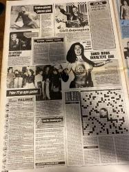 ŞEY HAFTALIK MAGAZİN GAZETESİ DOĞUM GÜNÜ HEDİYESİ  ( Turkish Newspaper ) - 18 KASIM 1989 -TAM TAKIM 10 SAYFADIR -Sibel Can-Meral Orhonsay-Sisi-Perihan-Yılmaz Zafer-Ajda Ali Bars-Emel-David Younnes-Melike Zobu-Nalim-Yasemin-Yeşim-İbrahim Tatlıses-Savaş Dinçel-Mehmet Akan-Hayati Hamzaoğlu-Habib Azarkan-Havva Kopan-Saadet Gürses-Gönül Yazar-Mustafa Yücedağ-Nil Ünal-Kamil Başaran-Cemal Süreya Sibel Can ailesini bile şaşırtıyor-Sahire Esengül-Zafer Şebap-Mine Mutlu-Nadya Smolik-Seyyal Begüm Özbek-Perihan Metin Serezli-Aydın Akbası-Sema Celebi-Akif Beki-Mazisini yakan kadın-Türk lokumluğundan mikrofon kontesliğine-Evliliği bile yozlaştırmadı-Sisi’nin son kurbanı-Hangi yüzle çocuğuna bakacak-Utandıran evliler-Çingenenin şerefine çın çın-Merak etmeyin gerektiğinde yetişirim-Fosforlu Cevriye’nin kerameti-Devlet Tiyatroları Anadolu’da-İğrenç ilişkiler-Cin olmadan şeytan çarpma-Cici kızın iki yüzü-Terör Babıali’de-Şehidimizi kalbimize gömdük-Gerçek suçlu kim-Bir cümleyle-Haftanın çizgisi Enflasyo