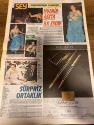 ŞEY HAFTALIK MAGAZİN GAZETESİ DOĞUM GÜNÜ HEDİYESİ  ( Turkish Newspaper ) - 9 ARALIK 1989 -TAM TAKIM 10 SAYFADIR -Nazan Şoray-Atila Özdemiroğlu-Müjde Ar-Uğur Yücel-İbrahim Tatlıses-Emrah-Binnaz Avcı-Seyyal Taner-Nejat Alp-Zeki Müren-Genco Erkal-Hülya Avşar-Ali Selma-Tarık Akan-Zuhal Olcay-Kadir İnanır-Hülya-Fikret Hakan-Ersan Tekin-Alaattin Dede-Saadet Gürses-Ferhan-Nevra Serezli-Nilüfer-Burçin-Serdar Gökhan-Ayşe Tunalı-Korkutan itiraflar-Günah kitabındaki ölümsüz sırlar-Sırlarım benimle ölmeyecek-Müzmin aşkta ilk sınav-Sürpriz ortaklık-Tatlıses politik turda-Yaşı yaşına boyu boyuna-Seyyal’e zaman işlemiyor-En büyük Kibariye mi-Coşkun ilk kez milli-Dinimize küfreden Müslüman olsa-Sanat güneşinden sürpriz kaset-Her şeye rağmen çok mutluyum-Erkeğinin yüzünü kızartıyor-Uyanık Ali’den şaşırtan cesaret-Selma’nın yakışıklı koruması-Şıklığınız için-Ve Tarık düşünce suçlusu-Öyle bir dünya ki olmuyor Sayın Akbulut-Bir cümleyle-Haftanın çizgisi Enflasyon