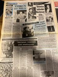 ŞEY HAFTALIK MAGAZİN GAZETESİ DOĞUM GÜNÜ HEDİYESİ  ( Turkish Newspaper ) - 9 ARALIK 1989 -TAM TAKIM 10 SAYFADIR -Nazan Şoray-Atila Özdemiroğlu-Müjde Ar-Uğur Yücel-İbrahim Tatlıses-Emrah-Binnaz Avcı-Seyyal Taner-Nejat Alp-Zeki Müren-Genco Erkal-Hülya Avşar-Ali Selma-Tarık Akan-Zuhal Olcay-Kadir İnanır-Hülya-Fikret Hakan-Ersan Tekin-Alaattin Dede-Saadet Gürses-Ferhan-Nevra Serezli-Nilüfer-Burçin-Serdar Gökhan-Ayşe Tunalı-Korkutan itiraflar-Günah kitabındaki ölümsüz sırlar-Sırlarım benimle ölmeyecek-Müzmin aşkta ilk sınav-Sürpriz ortaklık-Tatlıses politik turda-Yaşı yaşına boyu boyuna-Seyyal’e zaman işlemiyor-En büyük Kibariye mi-Coşkun ilk kez milli-Dinimize küfreden Müslüman olsa-Sanat güneşinden sürpriz kaset-Her şeye rağmen çok mutluyum-Erkeğinin yüzünü kızartıyor-Uyanık Ali’den şaşırtan cesaret-Selma’nın yakışıklı koruması-Şıklığınız için-Ve Tarık düşünce suçlusu-Öyle bir dünya ki olmuyor Sayın Akbulut-Bir cümleyle-Haftanın çizgisi Enflasyon