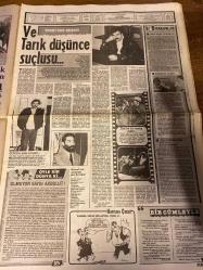 ŞEY HAFTALIK MAGAZİN GAZETESİ DOĞUM GÜNÜ HEDİYESİ  ( Turkish Newspaper ) - 9 ARALIK 1989 -TAM TAKIM 10 SAYFADIR -Nazan Şoray-Atila Özdemiroğlu-Müjde Ar-Uğur Yücel-İbrahim Tatlıses-Emrah-Binnaz Avcı-Seyyal Taner-Nejat Alp-Zeki Müren-Genco Erkal-Hülya Avşar-Ali Selma-Tarık Akan-Zuhal Olcay-Kadir İnanır-Hülya-Fikret Hakan-Ersan Tekin-Alaattin Dede-Saadet Gürses-Ferhan-Nevra Serezli-Nilüfer-Burçin-Serdar Gökhan-Ayşe Tunalı-Korkutan itiraflar-Günah kitabındaki ölümsüz sırlar-Sırlarım benimle ölmeyecek-Müzmin aşkta ilk sınav-Sürpriz ortaklık-Tatlıses politik turda-Yaşı yaşına boyu boyuna-Seyyal’e zaman işlemiyor-En büyük Kibariye mi-Coşkun ilk kez milli-Dinimize küfreden Müslüman olsa-Sanat güneşinden sürpriz kaset-Her şeye rağmen çok mutluyum-Erkeğinin yüzünü kızartıyor-Uyanık Ali’den şaşırtan cesaret-Selma’nın yakışıklı koruması-Şıklığınız için-Ve Tarık düşünce suçlusu-Öyle bir dünya ki olmuyor Sayın Akbulut-Bir cümleyle-Haftanın çizgisi Enflasyon