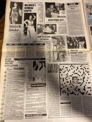 ŞEY HAFTALIK MAGAZİN GAZETESİ DOĞUM GÜNÜ HEDİYESİ  ( Turkish Newspaper ) - 9 ARALIK 1989 -TAM TAKIM 10 SAYFADIR -Nazan Şoray-Atila Özdemiroğlu-Müjde Ar-Uğur Yücel-İbrahim Tatlıses-Emrah-Binnaz Avcı-Seyyal Taner-Nejat Alp-Zeki Müren-Genco Erkal-Hülya Avşar-Ali Selma-Tarık Akan-Zuhal Olcay-Kadir İnanır-Hülya-Fikret Hakan-Ersan Tekin-Alaattin Dede-Saadet Gürses-Ferhan-Nevra Serezli-Nilüfer-Burçin-Serdar Gökhan-Ayşe Tunalı-Korkutan itiraflar-Günah kitabındaki ölümsüz sırlar-Sırlarım benimle ölmeyecek-Müzmin aşkta ilk sınav-Sürpriz ortaklık-Tatlıses politik turda-Yaşı yaşına boyu boyuna-Seyyal’e zaman işlemiyor-En büyük Kibariye mi-Coşkun ilk kez milli-Dinimize küfreden Müslüman olsa-Sanat güneşinden sürpriz kaset-Her şeye rağmen çok mutluyum-Erkeğinin yüzünü kızartıyor-Uyanık Ali’den şaşırtan cesaret-Selma’nın yakışıklı koruması-Şıklığınız için-Ve Tarık düşünce suçlusu-Öyle bir dünya ki olmuyor Sayın Akbulut-Bir cümleyle-Haftanın çizgisi Enflasyon