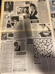 ŞEY HAFTALIK MAGAZİN GAZETESİ DOĞUM GÜNÜ HEDİYESİ  ( Turkish Newspaper ) - 22 TEMMUZ 1989 -TAM TAKIM 10 SAYFADIR -Kadir İnanır-Hülya Avşar-Fazilet-Nazime Zorlu-Bahar Öztan-Seyyal Taner-Mehmet Aydın-Aysel Gürel-Halil Ergün-Nilüfer-Bob Geldof-Mesut İktuğ-Meral Gökçe-Mine Koldaş-Nazan Şoray-Niyazi Yurtseven-Nurettin Sözen-Ahmet Özhan-Gülistan Sayılgan-Çeçilya-Murathan Mungan-Özdemir Erdoğan-Neriman-Harika Avcı-Sahika Tekand-Mahmud Kıvanç-Vural Simavi-Kenan Kaçan-Alaaddin-Hikmet Öktem-Mehmet Sürmeli-Ahmet Malliha Kenter-Kadir İnanır kadın arıyor-Hülya bana sahip çık-Boğulan Avşar kızına sarılıyor-Fazileti doğuran yazarın isyanı-Aşkı dört ayak üzerinde-Seyyal’i evlilik düşmanı yapan adam-Bakışlarla orgazm oluyorum-TRT’nin gözü Yeşilçam çöplüğünde-Çiftlikte bir yalnız adam-Penyelüks kıskandırdı-Sezen Aksu Evita’ya karşı-Bu çeşmenin suyu akmalı-Bu yıl patlama yaptık-Müzik dünyası gözyaşı döküyor-Korkuyu sindiren kaygı-Kadir’in sancısı kadından yana-Besle kargayı oysun gözünü-Evlenmeden doğura