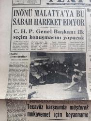 Yeni Ulus Gazetesi - Turkish Newspaper - 7 Nisan 1954 - sahte demokratlar yazan Hüseyin Cahit Yalçın Başmakale - İsmet İnönü Malatya'ya bu sabah hareket ediyor - CHP Genel Başkanı ilk seçim konuşmasını yapacak - seçime yaklaşırken işçiler önemli kararlar alıyorlar - Mısır'da yeni tedbirler alınıyor - iktidarın kaç günü kaldı - 18 yaşında ateş gibi bir kız olan Jocelyn Britton artist olmak istiyor fotoğraf - Danıştay hapis cezası giyen belediye başkanlığına vazife yaptırılmamasını kararlaştırdı - Celal Bayar Ankara'da - DESPORTES takımı Ankara'ya geliyor - köylü Partisi genel başkanı Remzi Oğuz Arık yerine kim gelecek - aramızda yaşayamazsın filmi başrolde Reşit Gürzap Gülistan Güzey Park ve Sus sinemasında - Melike El Cemal Esenparkta - çocuk sayfası - küçük kardeşlerin köşesi - İnternational traktörlerin şampiyonu - Ankara İstanbul Radyosu Programı - Volfran Çamaşır Suyu - aşk ızdıraptır filmi Park sinemasında - leylaklar altında filmi Türkocağı Nilgün - Baykara'nın serüvenleri