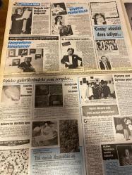 ŞEY HAFTALIK MAGAZİN GAZETESİ DOĞUM GÜNÜ HEDİYESİ  ( Turkish Newspaper ) - 4 KASIM 1989 -TAM TAKIM 10 SAYFADIR - Küçük Ceylan artık küçük değil Erhan Bozkurt ile evliliğinden fotoğraf-Müjde Ar-Mehmet Dalmaz-Selim İleri-Dilek Ayazoglu-Seren Serengil-Binnaz-Ayşegül Ülkü-Nilüfer-Bülent Ersoy-Gözde-Yıldız Kenter-Selim Dilmen-Faruk Peker-Cem Özer-Gönül Akkor-Füsun Ünal-Meral Mansuroğlu-Leyla Sakpınar-Mustafa Ayaz-Zeki Arslan-Berna Türemen-Yılmaz Güney-Şafak Yıldızları-Ayşe Mine-Zuhal Olcay-Nazan Şoray-Tanju-Ceylan-Meral Gökçe-Mustafa Yücedağ-Kayahan-Adnan Şenses-Zerrin Özer-Müjdat Gezen-Müjdat UZ-Kenan Kalaycı-Şok ilişki-Nişanı bozduran adam-Vah Binnaz vah-Şıklığınız için-Son güle büyük kazık-Meral’e karada ölüm yok-Nazan Şoray’ı reddeden erkek-Şaşırtan transferler-Fotoğraflarını konuşturuyor-Vakko galerilerindeki yeni sergiler-Türk resminin Almanya’daki sesi-Film setinde kavga-Yıldız Kenter’den büyük cesaret-66. yılın görkemli kutlaması-Yeşilçam vilayette-Öyle bir dünya ki hayırlı ve uğurl