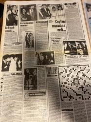 ŞEY HAFTALIK MAGAZİN GAZETESİ DOĞUM GÜNÜ HEDİYESİ  ( Turkish Newspaper ) - 4 KASIM 1989 -TAM TAKIM 10 SAYFADIR - Küçük Ceylan artık küçük değil Erhan Bozkurt ile evliliğinden fotoğraf-Müjde Ar-Mehmet Dalmaz-Selim İleri-Dilek Ayazoglu-Seren Serengil-Binnaz-Ayşegül Ülkü-Nilüfer-Bülent Ersoy-Gözde-Yıldız Kenter-Selim Dilmen-Faruk Peker-Cem Özer-Gönül Akkor-Füsun Ünal-Meral Mansuroğlu-Leyla Sakpınar-Mustafa Ayaz-Zeki Arslan-Berna Türemen-Yılmaz Güney-Şafak Yıldızları-Ayşe Mine-Zuhal Olcay-Nazan Şoray-Tanju-Ceylan-Meral Gökçe-Mustafa Yücedağ-Kayahan-Adnan Şenses-Zerrin Özer-Müjdat Gezen-Müjdat UZ-Kenan Kalaycı-Şok ilişki-Nişanı bozduran adam-Vah Binnaz vah-Şıklığınız için-Son güle büyük kazık-Meral’e karada ölüm yok-Nazan Şoray’ı reddeden erkek-Şaşırtan transferler-Fotoğraflarını konuşturuyor-Vakko galerilerindeki yeni sergiler-Türk resminin Almanya’daki sesi-Film setinde kavga-Yıldız Kenter’den büyük cesaret-66. yılın görkemli kutlaması-Yeşilçam vilayette-Öyle bir dünya ki hayırlı ve uğurl