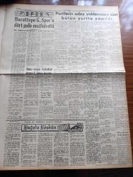 Yeni Ulus Gazetesi - Turkish Newspaper - 29 Mart 1954 - hem suçlu hem güçlü yazan Hüseyin Cahit Yalçın Başmakale - partilerin aday yoklamaları dün bütün yurtta yapıldı - Cumhuriyet Halk Partisi adayları bütün memlekette tespit edildi - Samanpazarı CHP merkezinde tasnif - Millet meclisinde patlayan bomba yazan Altan Öymen - Mısırda dahili harp patlak vermek üzere - Diyarbakır'daki Hadise Demokrat Parti mebuslarıyla adaylar Sille sokak birbirine girdi - Namık Kemal hakkında Mithat Cemal'in dikkate değer bir konuşması - dünkü aday yoklamaları yazan Nihat Erim - merhum Arif Çubukçu'nun cenazesi bugün kaldırılacak - kahve ve et gene yok - Türk filmciliğinin en muvaffak eseri Nilgün Eser Refik Halit Karay büyük ve Nur sinemalarında - Cüneyt Gökçer - Erika Romberg - iktidara layık olmayan parti yazan Bülent Ecevit - haftanın filmleri - Ankara İstanbul Radyosu Programı -  en meraklı zabıta romanı Kuğulu köşkün esrarı - bahar kupası basketbol maçını yedek subay kazandı - Tunç Erim sayı kralı