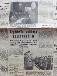 Yeni Ulus Gazetesi - Turkish Newspaper - 30 Mart 1954 - mali durumu ne hale soktular yazan Hüseyin Cahit Yalçın Başmakale - CHP adayları iyi karşılandı - yapılan tahminlere göre CHP'nin seçimi kazanma şansı kuvvetli görülüyor - kahve buhranı var fotoğraf - Mithat Cemal Kuntay Türk ocağı salonunda Mehmet Akif hakkında büyük ilgi toplayan bir konferans verdi fotoğraf - Yeni İstanbul gazetesinin doğru yazmadığı anlaşıldı - Radyo ile propaganda - merhum Arif Çubukçu'nun cenazesi Hacıbayram camii'nden kaldırıldı fotoğraf - seçim hazırlıkları hızla devam ediyor - Mısır'da büyükelçimizi kovma hadisesi kapanmış - Yeni ufuklara doğru yazan Nihat Erim - Doktor antipatisi yazan Rasim Adasal - Atatürk için telif eser yarışması - israilliler bir Ürdün köyüne hücum etti - portreler Mac Carthy de kimdir - hidrojen bombası meselesi - silahlı kuvvetler Kros birinciliği - Eskişehir'de yapılan yarışlarda ilk 4 dereceyi Abdullah Gökpınar Nazım İçli Yusuf Akkaya ve Ekrem Koçak aldılar - Ordu futbol takımı