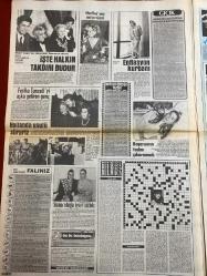 ŞEY HAFTALIK MAGAZİN GAZETESİ DOĞUM GÜNÜ HEDİYESİ  ( Turkish Newspaper ) - 6 MAYIS 1989 -TAM TAKIM 10 SAYFADIR - Sayan-Nilüfer-Orhan Kemal-Nil Burak-Müslüm Gürses-Şevat Parman-Gökben-Ümit Besen-Ferdi Tayfur-Tanju Akın-Muhsin Ertuğrul-Aydın Şener-Tolga Savcı-Saadet Sun-Nejat Uygur-Feriha Tunceli-Mehmet Çoşkun-Perihan Savaş-Zerrin Özer-Leyla Somer-Haluk Duru-Gönül Yazar-Coşkun Sabah-Yasemin Bozkurt-Müjdat Gezen-Cenk Koray-Mehmet Ünal-Mehmet Gürsoy-Nihayet Ünal-Muzaffer Günay-Hüseyin Can-Enrut Can-Aydın Gönen-Mesut Ünsal-Çiftlikte aşk başkadır-Yasak aşkı yuva yıktırıyor-Adana usulü Dallas-Doğum gününde ortaya çıkan baba-Emrah’ı çıldırtan fosforlu-Gözyaşartan hırs-Vefasız Alem-Anlamlı rest-İki bayram arası düğün yapacak-Deneme uçuşu yapıyoruz-Saygılı aşıklar-Kırkından sonra sil baştan-İşte halkın takdiri budur-Enflasyon kurbanı-Hollanda usulü sürpriz-Sunuculuğa iyice ısındı-Başarısının tadını çıkaramadı