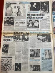 ŞEY HAFTALIK MAGAZİN GAZETESİ DOĞUM GÜNÜ HEDİYESİ  ( Turkish Newspaper ) - 6 MAYIS 1989 -TAM TAKIM 10 SAYFADIR - Sayan-Nilüfer-Orhan Kemal-Nil Burak-Müslüm Gürses-Şevat Parman-Gökben-Ümit Besen-Ferdi Tayfur-Tanju Akın-Muhsin Ertuğrul-Aydın Şener-Tolga Savcı-Saadet Sun-Nejat Uygur-Feriha Tunceli-Mehmet Çoşkun-Perihan Savaş-Zerrin Özer-Leyla Somer-Haluk Duru-Gönül Yazar-Coşkun Sabah-Yasemin Bozkurt-Müjdat Gezen-Cenk Koray-Mehmet Ünal-Mehmet Gürsoy-Nihayet Ünal-Muzaffer Günay-Hüseyin Can-Enrut Can-Aydın Gönen-Mesut Ünsal-Çiftlikte aşk başkadır-Yasak aşkı yuva yıktırıyor-Adana usulü Dallas-Doğum gününde ortaya çıkan baba-Emrah’ı çıldırtan fosforlu-Gözyaşartan hırs-Vefasız Alem-Anlamlı rest-İki bayram arası düğün yapacak-Deneme uçuşu yapıyoruz-Saygılı aşıklar-Kırkından sonra sil baştan-İşte halkın takdiri budur-Enflasyon kurbanı-Hollanda usulü sürpriz-Sunuculuğa iyice ısındı-Başarısının tadını çıkaramadı