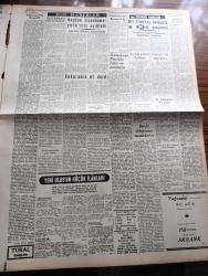 Yeni Ulus Gazetesi - Turkish Newspaper - 18 Mart 1954 - Demokrat Partide fikir ve prensip yazan Hüseyin Cahit Yalçın Başmakale - İstanbul'a giden CHP genel başkanı İsmet İnönü uçaktan inerken yapılan tezahürata mukabele ediyor fotoğraf - borçlu olduğumuz memleketler - genel sekreter Kasım Gülek'in beyanatı - şehir gene kahvesiz mi kalacak - Ankara'ya gelen NATO Güneydoğu Avrupa Kara Kuvvetleri komutanı Kendall fotoğraf - Kalecik hukuk Yargıcı M. İhsan İnan CHP'ye girdi - Alman dostluğunun değeri yazan Nihat Erim - cumhurbaşkanına hakaret ettiği iddiasıyla Tevkif edilen Özdemir Evliyazadenin dün ifadesi alındı fotoğraf - Eskimolar çeviren Rahşan Ecevit Yazı Dizisi - Nazım Hikmet - tarih ve devrimler yazan Bülent Ecevit - eski pilot ve iki çocuk babası Bob Covel nasıl kadın oldu fotoğraf - avanak komedisinin son provalarından bir sahne Melek Gün ile Şahap Akalın Fotoğrafı - Willys sıhhi imdat arabası - Güven otobüsleri - Moliere hastalık hastası - Konya Meram lokantası - Volfram