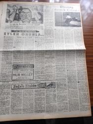 Yeni Ulus Gazetesi - Turkish Newspaper - 18 Mart 1954 - Demokrat Partide fikir ve prensip yazan Hüseyin Cahit Yalçın Başmakale - İstanbul'a giden CHP genel başkanı İsmet İnönü uçaktan inerken yapılan tezahürata mukabele ediyor fotoğraf - borçlu olduğumuz memleketler - genel sekreter Kasım Gülek'in beyanatı - şehir gene kahvesiz mi kalacak - Ankara'ya gelen NATO Güneydoğu Avrupa Kara Kuvvetleri komutanı Kendall fotoğraf - Kalecik hukuk Yargıcı M. İhsan İnan CHP'ye girdi - Alman dostluğunun değeri yazan Nihat Erim - cumhurbaşkanına hakaret ettiği iddiasıyla Tevkif edilen Özdemir Evliyazadenin dün ifadesi alındı fotoğraf - Eskimolar çeviren Rahşan Ecevit Yazı Dizisi - Nazım Hikmet - tarih ve devrimler yazan Bülent Ecevit - eski pilot ve iki çocuk babası Bob Covel nasıl kadın oldu fotoğraf - avanak komedisinin son provalarından bir sahne Melek Gün ile Şahap Akalın Fotoğrafı - Willys sıhhi imdat arabası - Güven otobüsleri - Moliere hastalık hastası - Konya Meram lokantası - Volfram